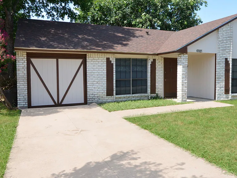 Front of 6921 Misty Glen Ct.