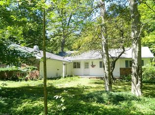 12162 Parker Dr, Chesterland, OH 44026
