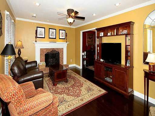 4th image of 2011 Huntcliff Dr