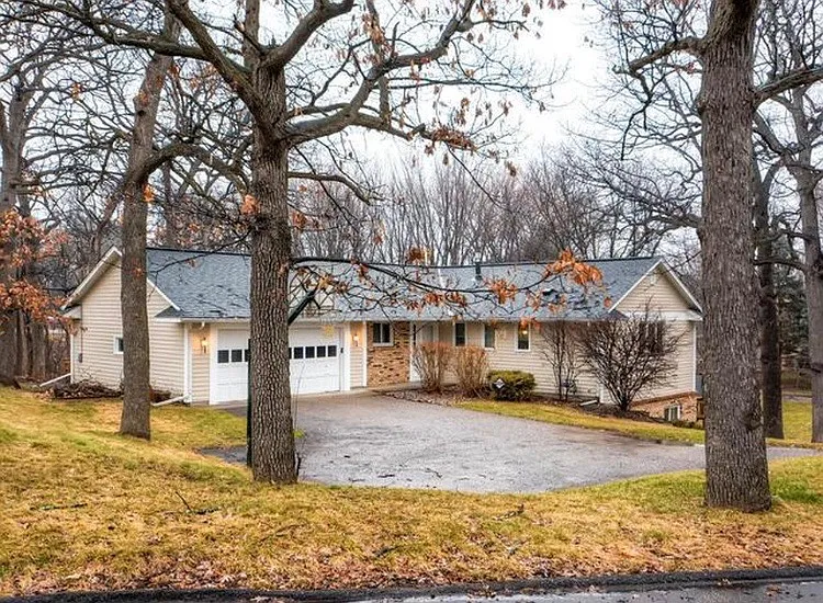 5 bed, 2.5 bath, 2882 sqft, $4,750 — Photo 1