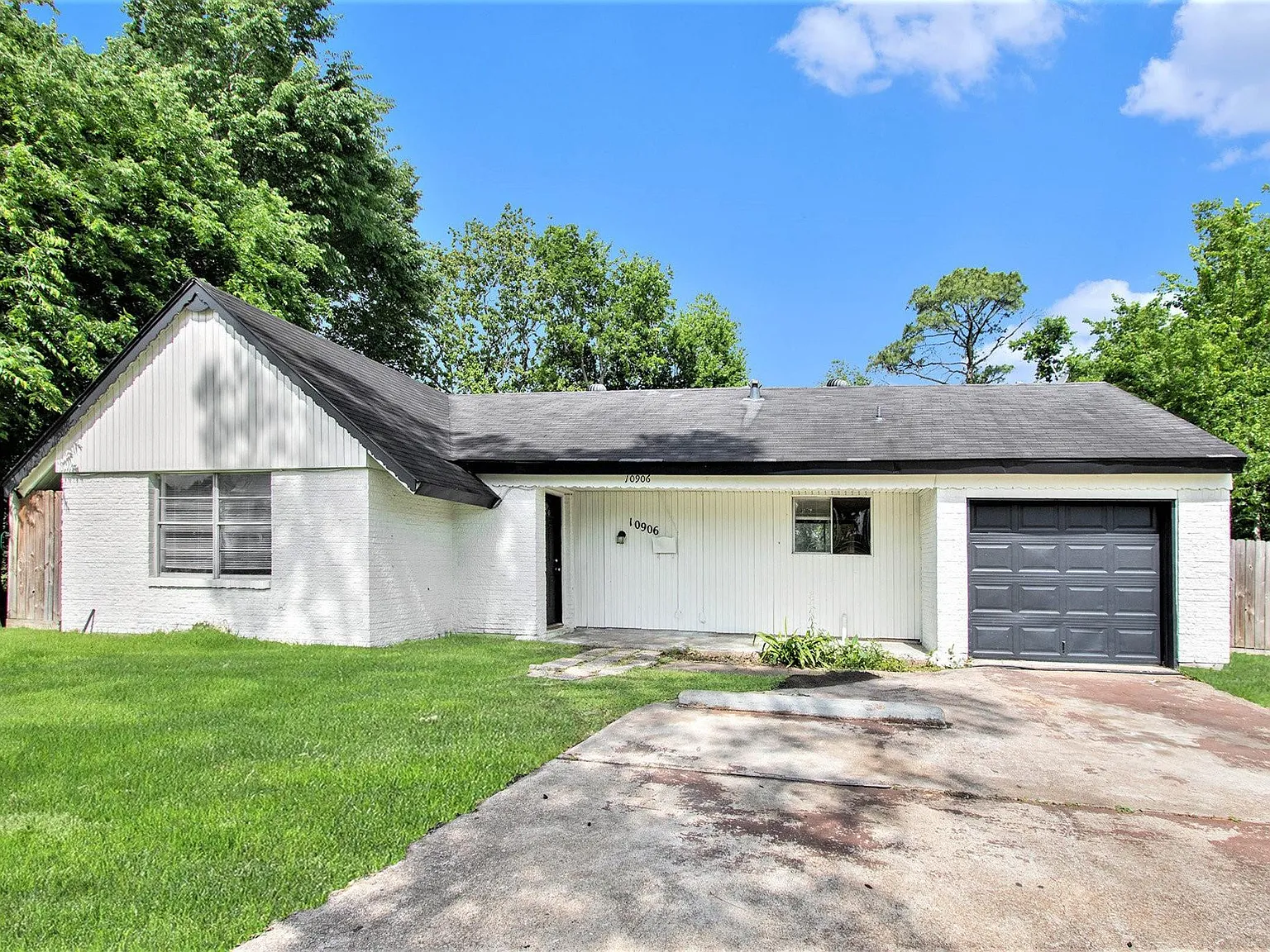 4 bed, 3.0 bath, 1927 sqft, $1,975 — Photo 2