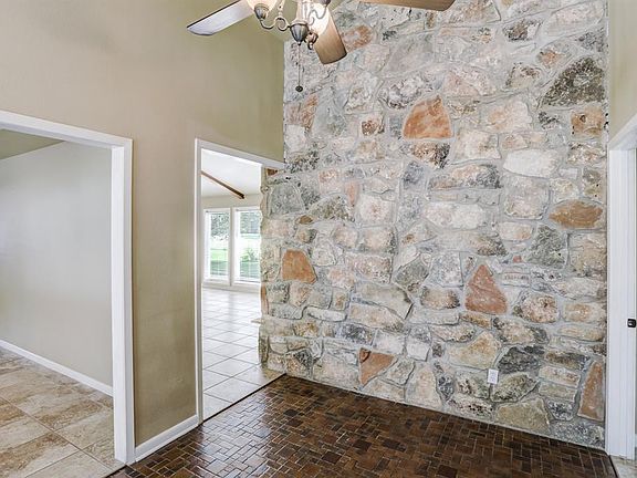 4th image of 129 Saint Andrews Dr