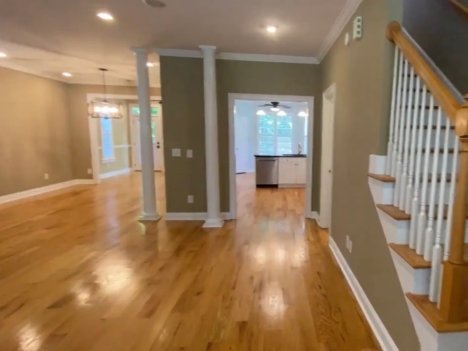 3 bed, 2.5 bath, 1890 sqft, $3,050 — Photo 4