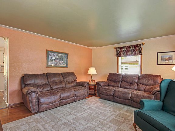 4th image of 10483 Mary Ann St