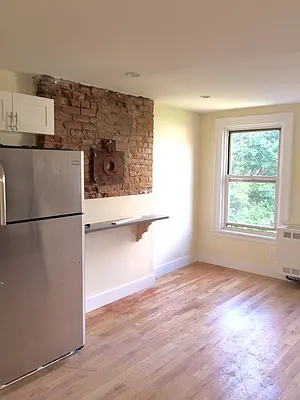 Rented by Bedford Realty USA Corp | media 3