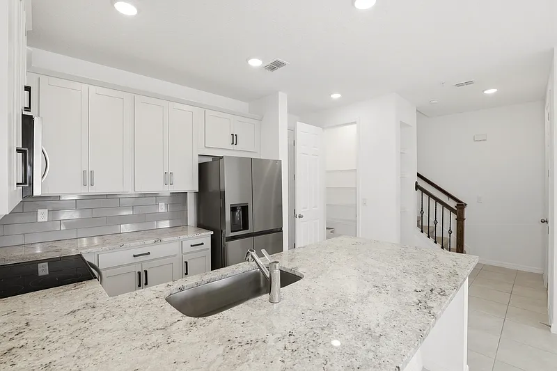3 bed, 2.5 bath, 1627 sqft, $2,500 — Photo 3