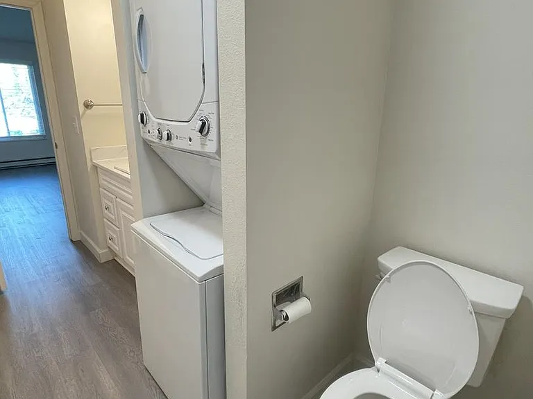 Campus Park Apartments - SAMI Apartments — Photo 50