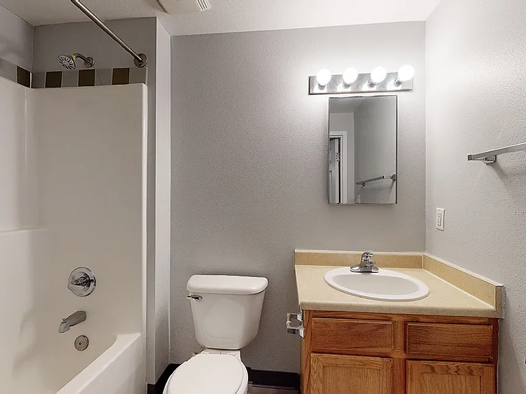 901 W 10th Ave — Photo 23