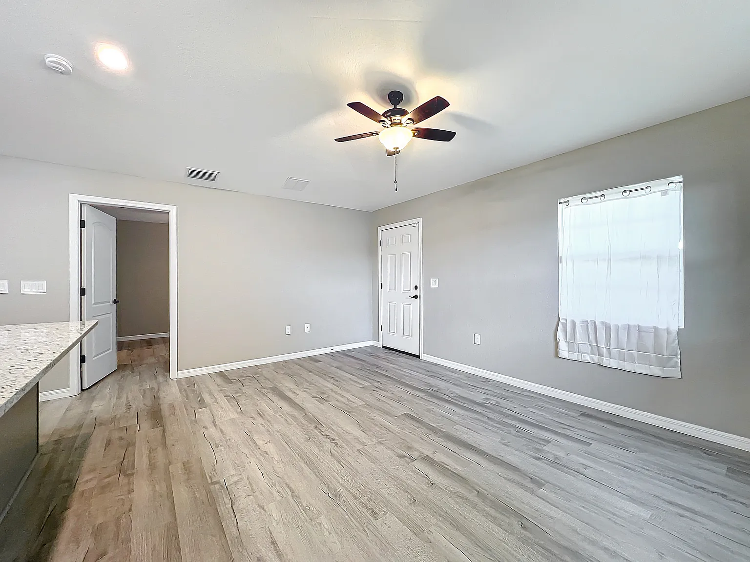 2 bed, 1044 sqft, $1,500 — Photo 4