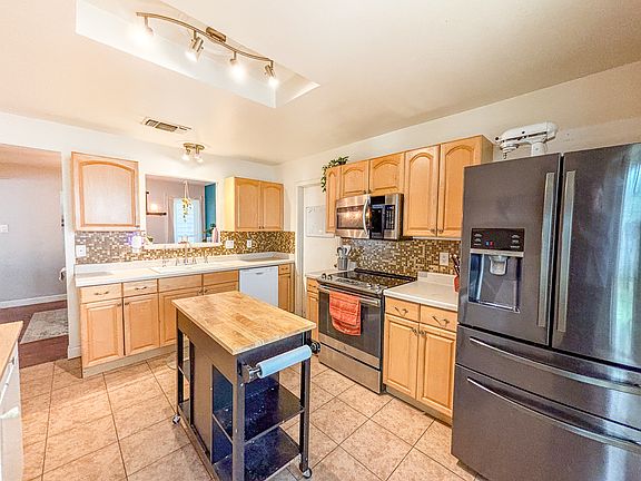 5th image of 5830 Les Harrison Dr