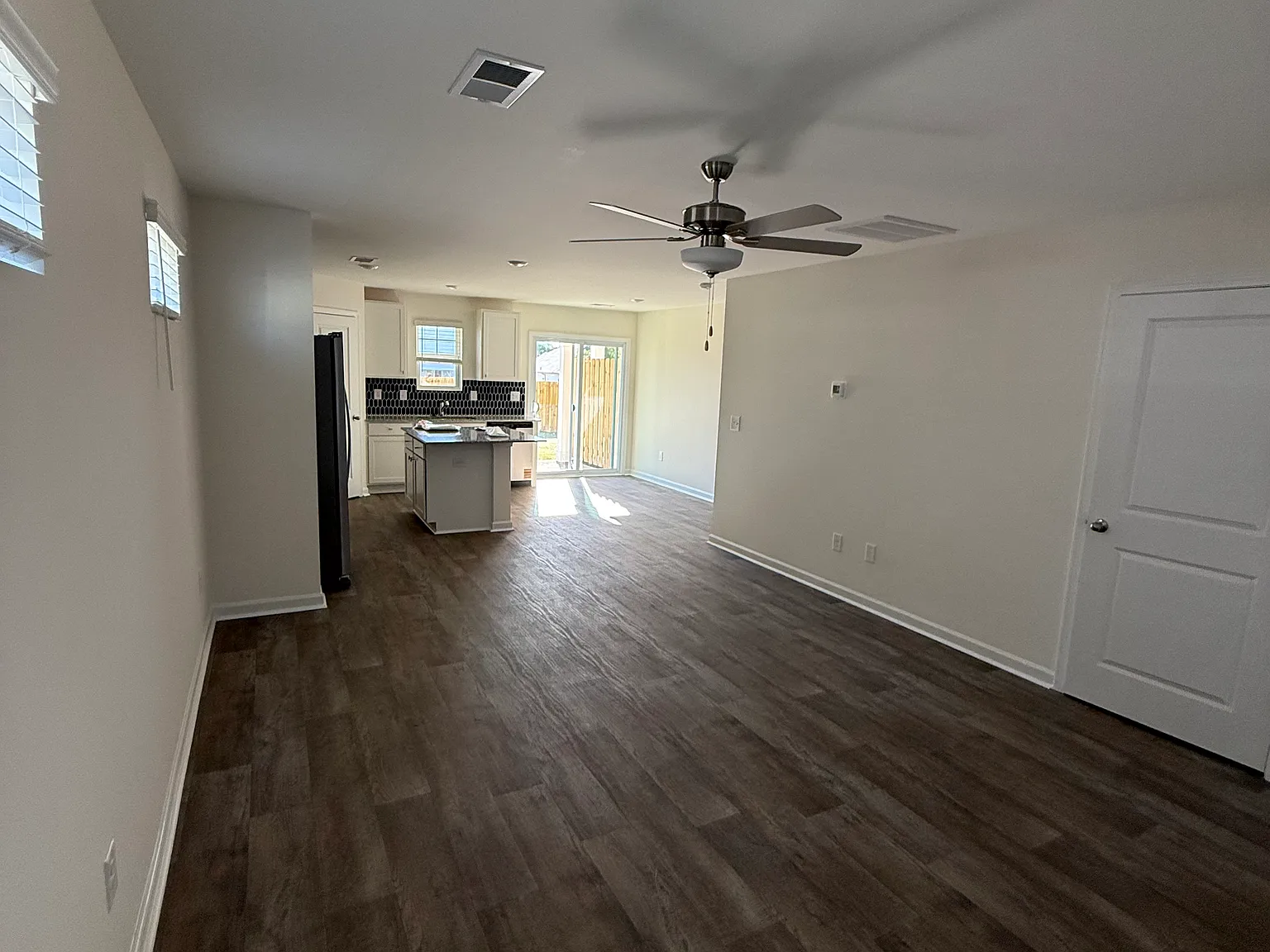 526 Seaborn Cir — Photo 3