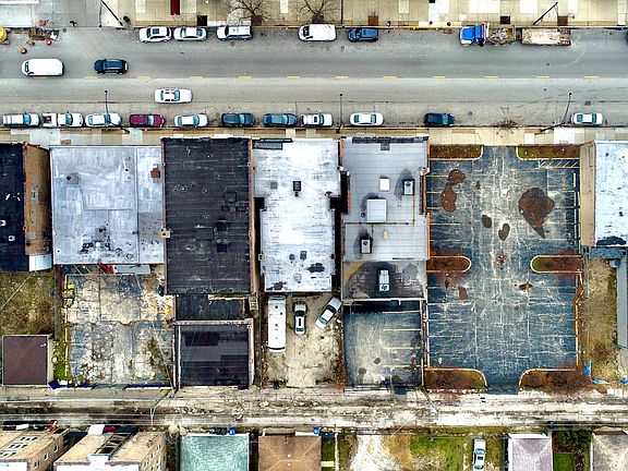 3rd image of 5941 W Chicago Ave