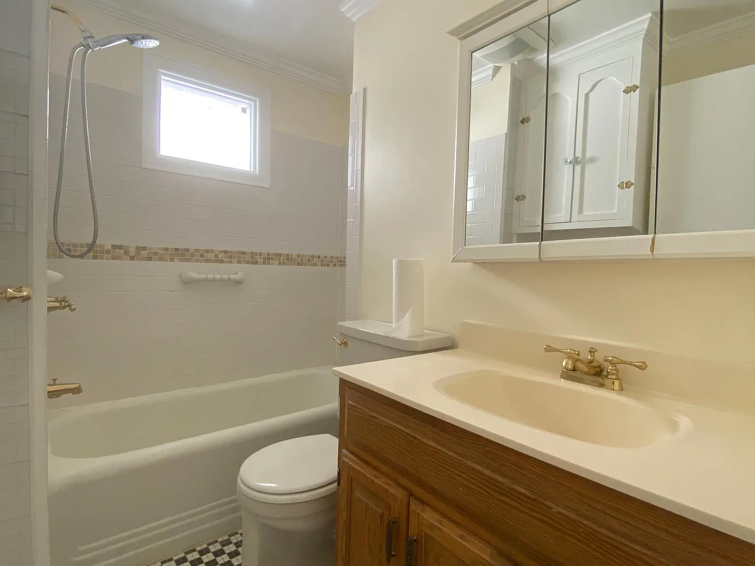2 bed, 1068 sqft, $3,700 — Photo 4
