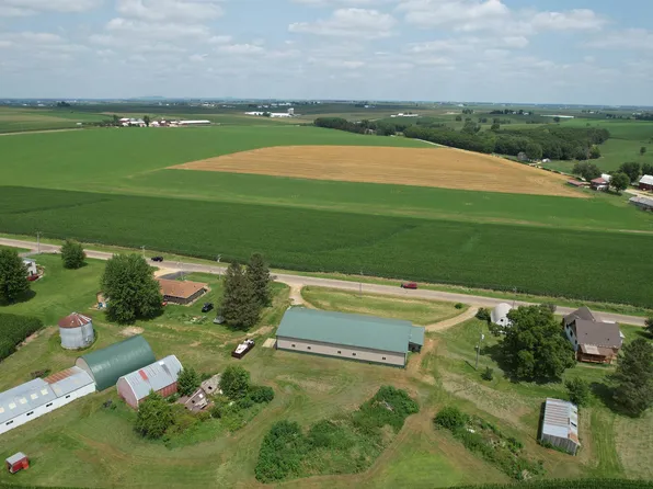 2125 Louisburg Rd, Cuba City, WI 53807