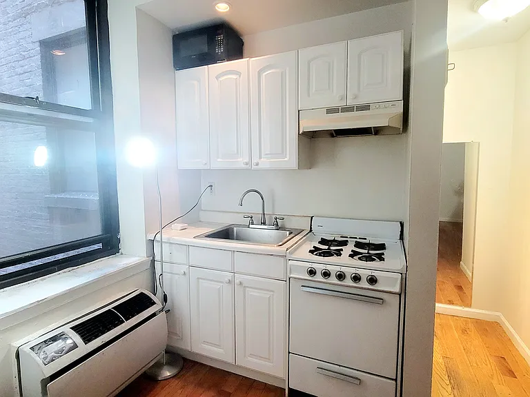 11 E 32nd St #4D — Photo 3