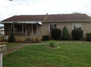 81 Maple Dr, Evans, WV 25241