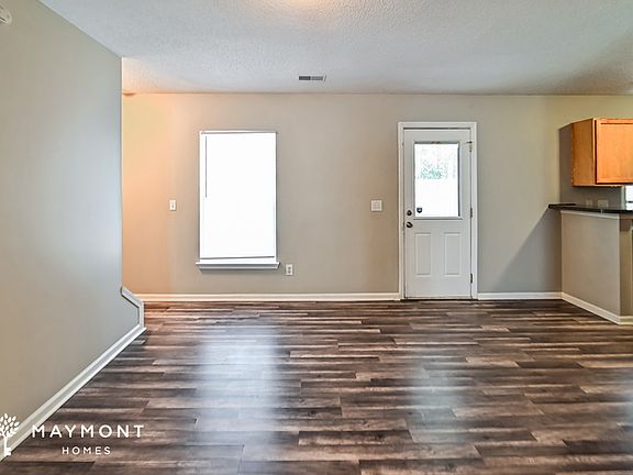 4th image of 29 Wild Iris Ct