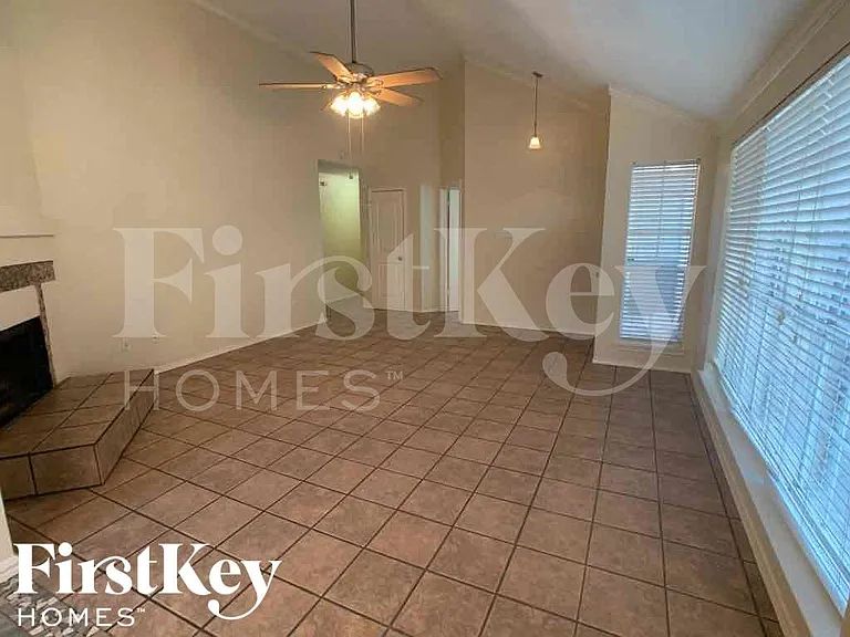 18614 Seaton Dr — Photo 6