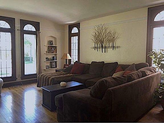 3rd image of 1814 E Wood Pl