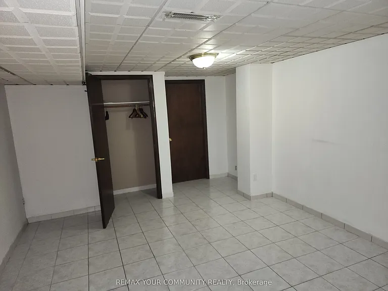 52 Flushing Ave #BASEMENT — Photo 4