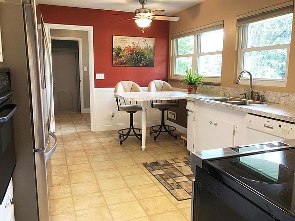 5th image of 475 Jenny Ln