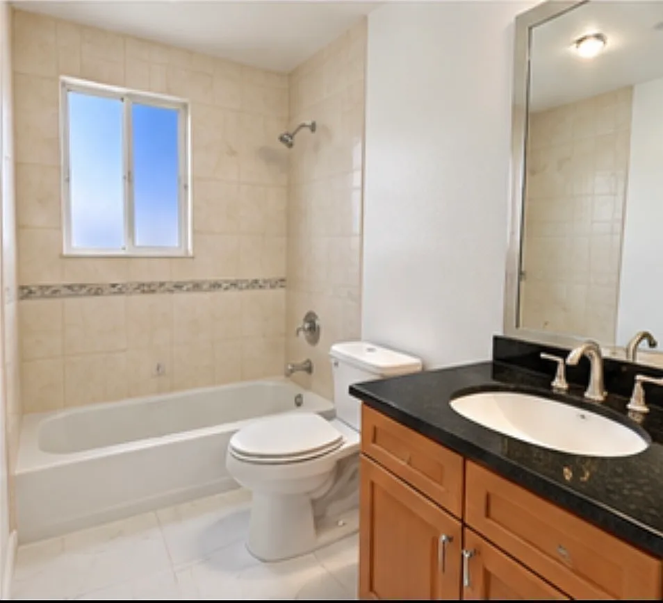 5 bed, 2170 sqft, $4,000 — Photo 2
