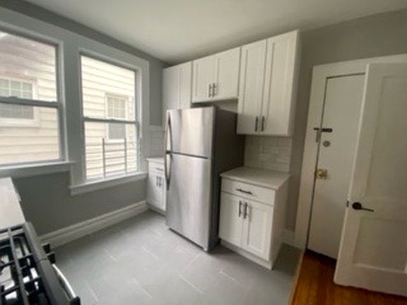 4th image of 333 Elm St #1