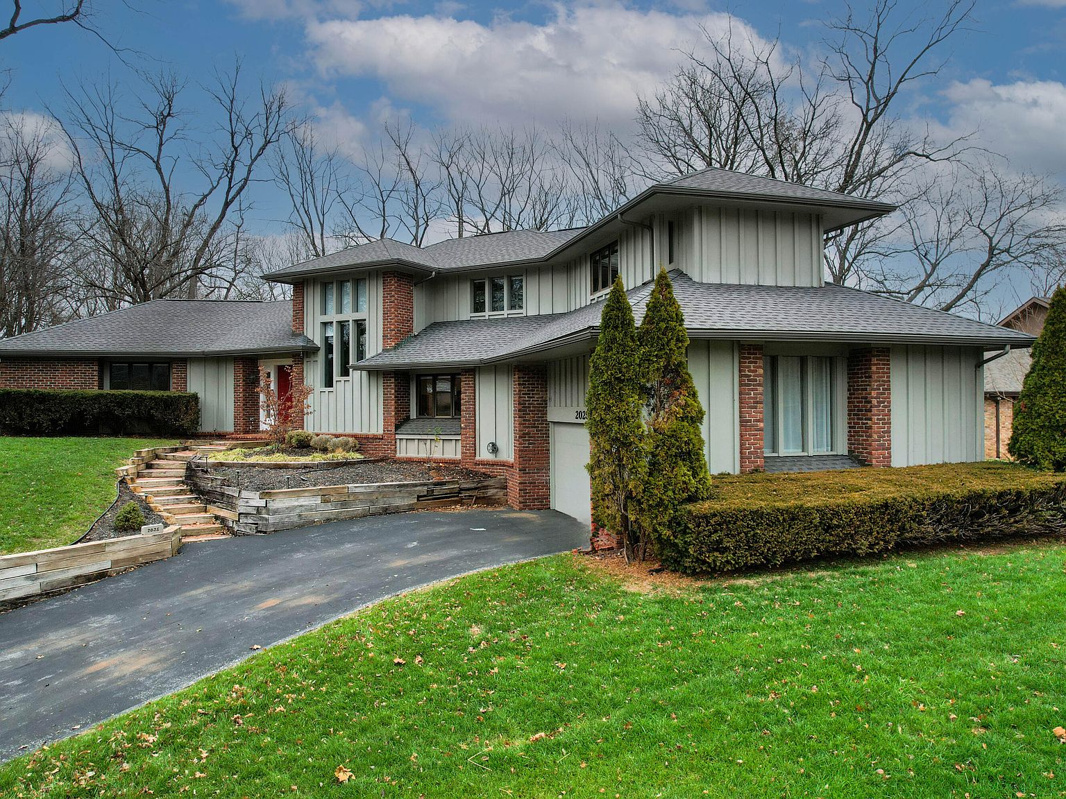 house on the hill 2025s/s Tシャツ Tile 80 Tile available at Brimfield Township, OH Lowe's