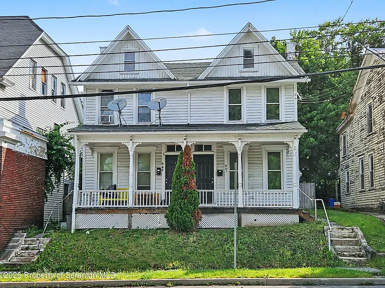 907 Green Ridge St #R — Photo 1