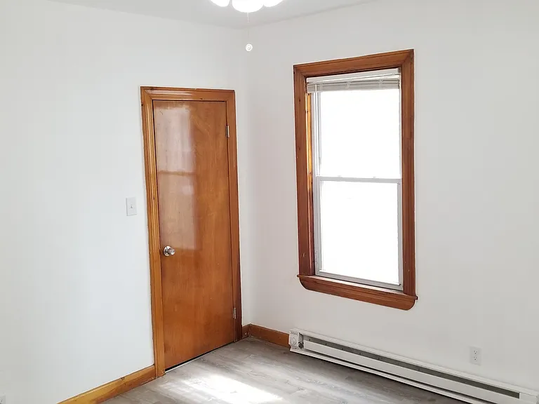  127 Burnside Ave 2ndFlr 2B/1B FreshPaint Spacious NewerFloors PetsOK — Photo 7