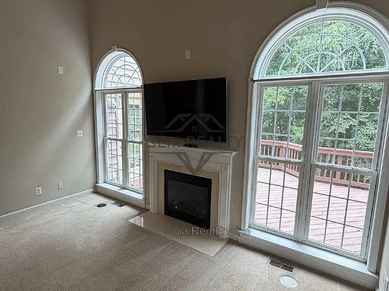 10410 Silver Creek Ct — Photo 35