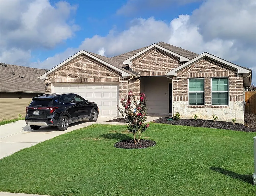 3 bed, 2.0 bath, 1574 sqft, $2,200 — Photo 1