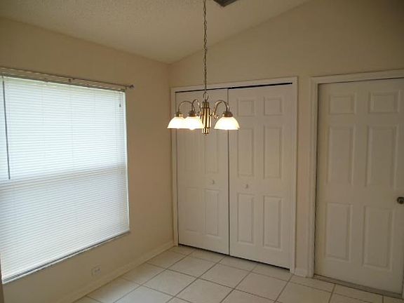 5th image of 13203 Meadowlark Ln