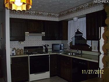 3rd image of 3611 Sandburg Dr