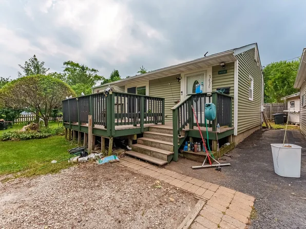 2620 Yeoman St, Waukegan, IL 60087