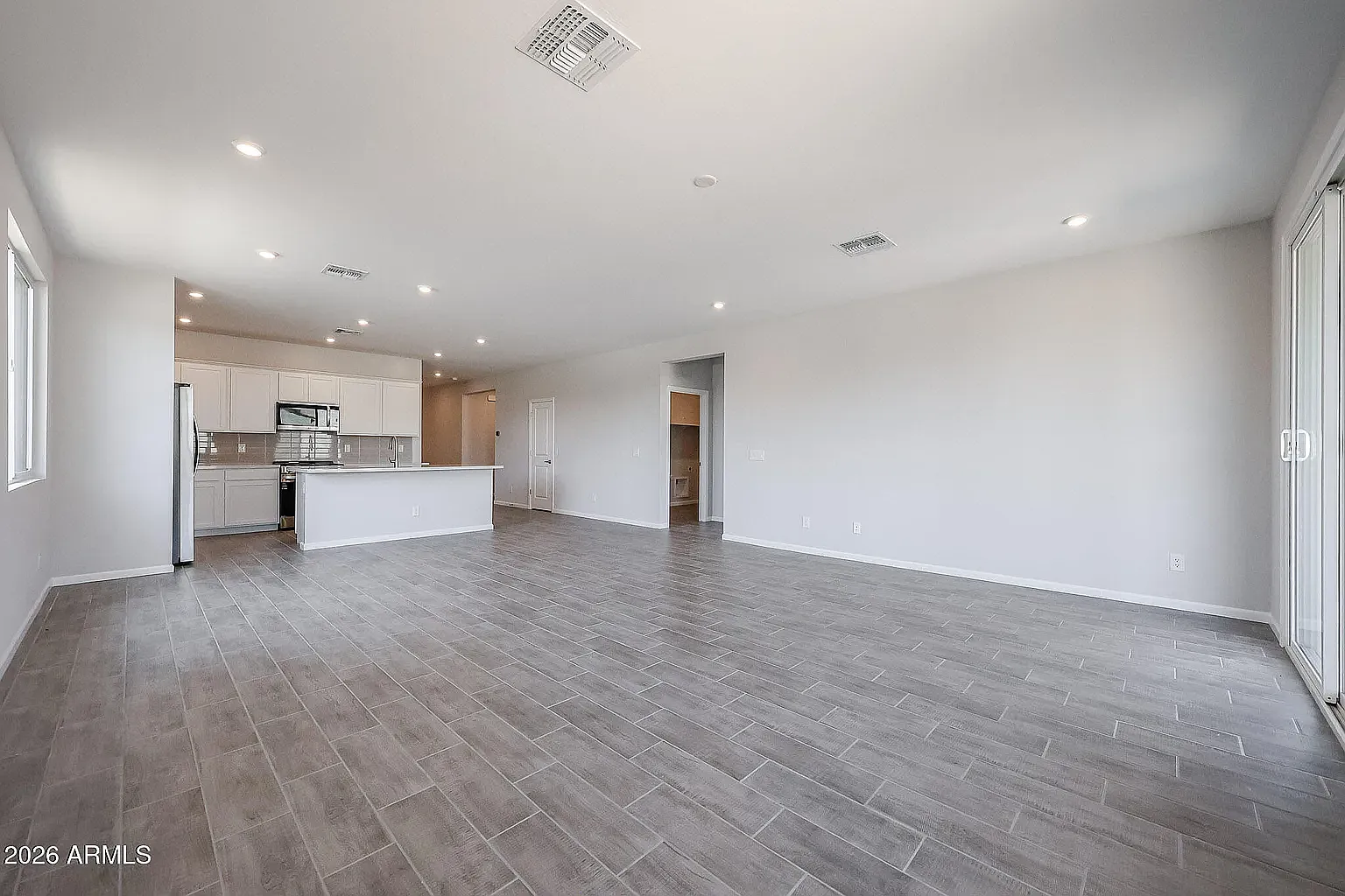 4 bed, 2079 sqft, $2,600 — Photo 4