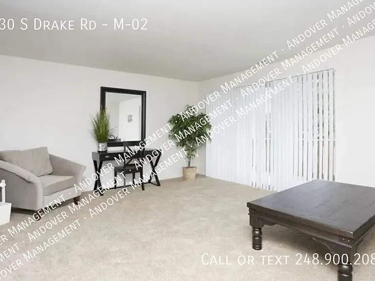 330 S Drake Rd #M-02 — Photo 4