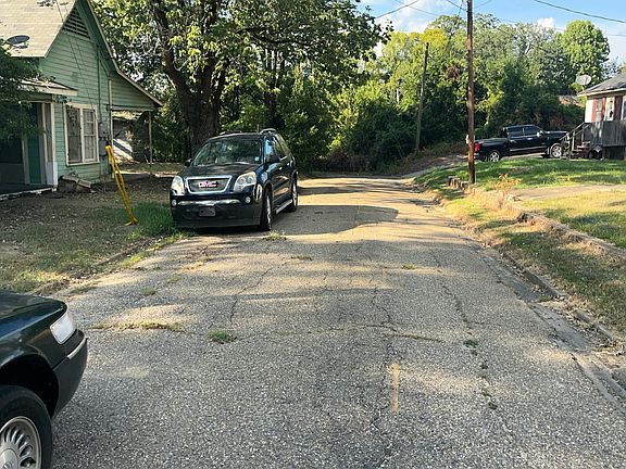 5th image of 107 S Hazel St