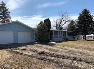 204 Day St SW, Courtenay, ND 58426