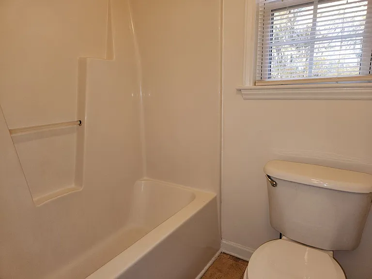 860 Darby St — Photo 19