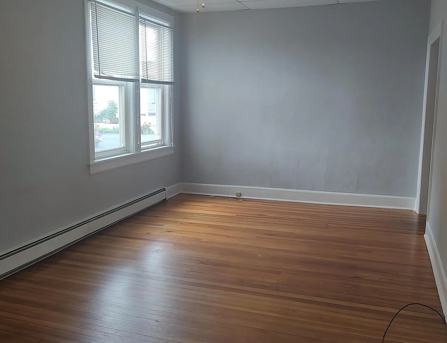 2 bed, 1.0 bath, 1006 sqft, $1,200 — Photo 3