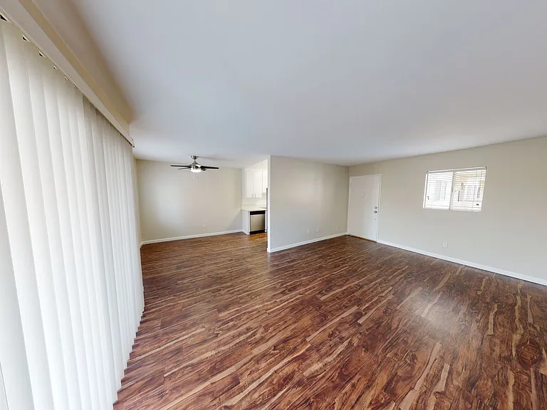 Royal Terrace Apartments — Photo 19