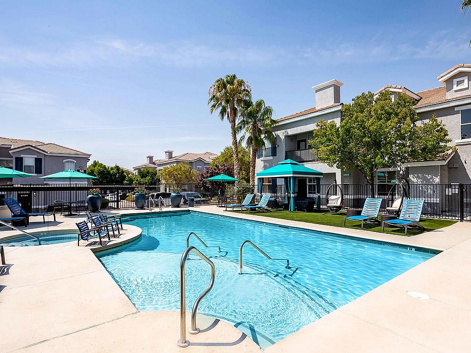 Resort-Style Pool w/ Sundeck