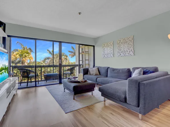 3000 Presidential Way #303, West Palm Beach, FL 33401