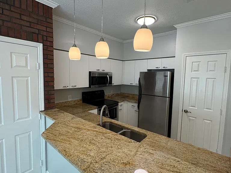 14 W Russell St — Photo 6