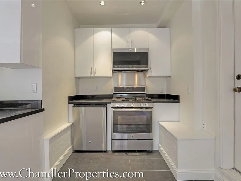 3217-21 Gough St — Photo 5