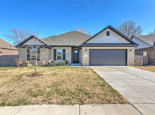 1913 Woodhause Cir, Pea Ridge, AR 72751
