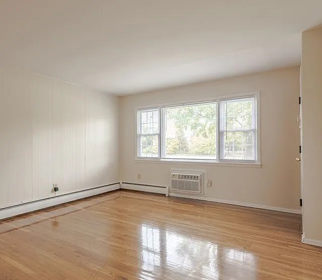 Emerald Apartments — Photo 15
