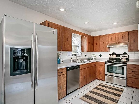 4th image of 1 Gatewood Dr #0