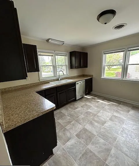 104 Southern Blvd — Photo 16